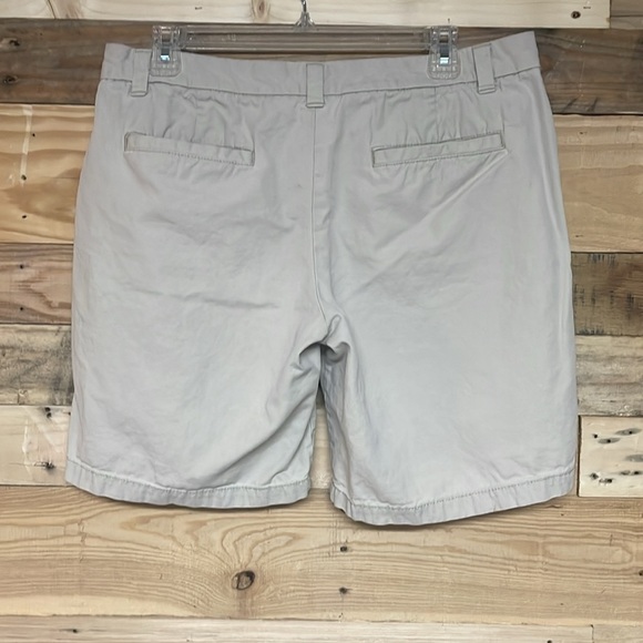 GAP size 8 Khaki Color Mid-rise Boyfriend Roll-up 8” Inseam Shorts with Pockets - Picture 7 of 10